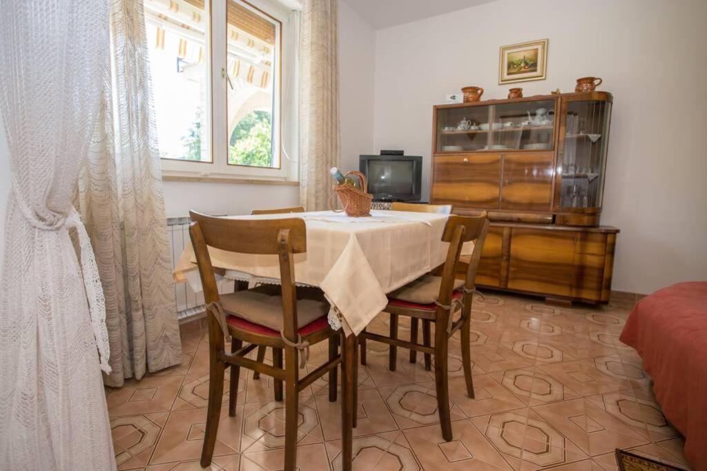 Garden View Apartment In Porec For 2 - 3 Persons Esterno foto