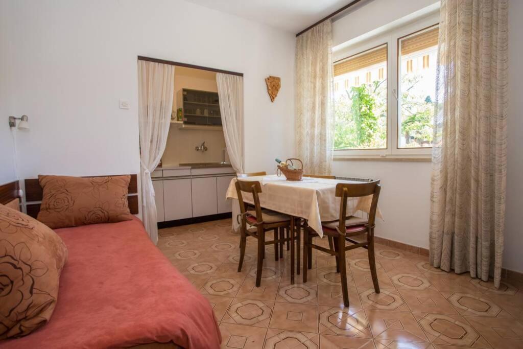 Garden View Apartment In Porec For 2 - 3 Persons Esterno foto